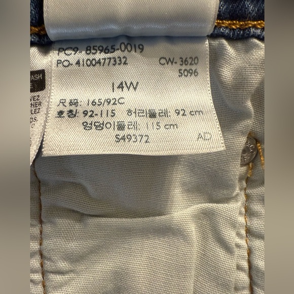 Levi’s Premium 501 denim cutoff shorts lightly distressed women’s sz 14W - Picture 11 of 11